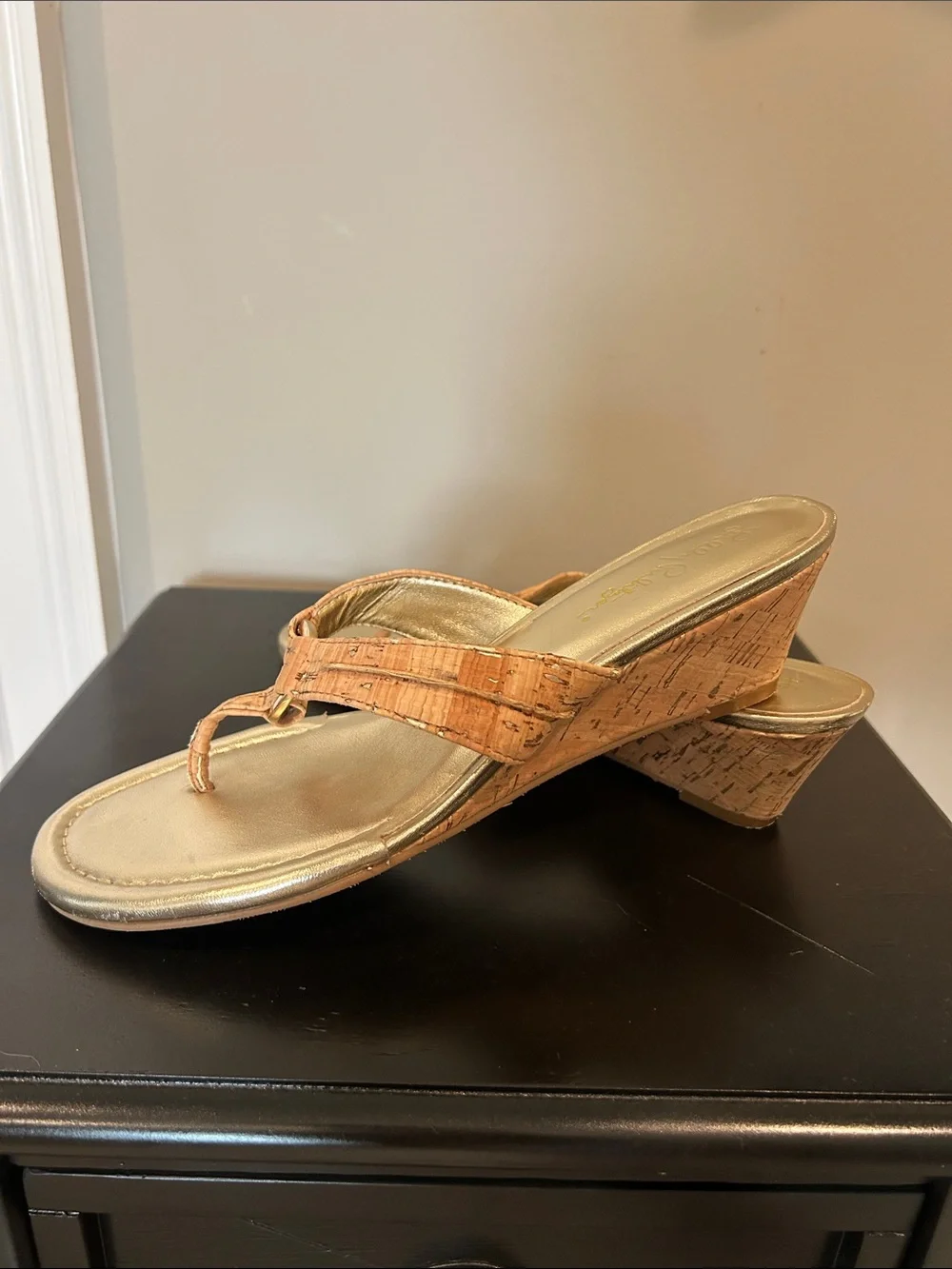 Lilly Pulitzer Cork Wedge Thong Sandals with Gold Footbed size 9.5 / nice!
